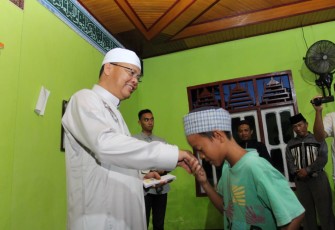 Gubernur Bengkulu Rohidin Mersyah Beri Santunan 