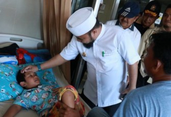 Wali Kota Bengkulu Helmi Hasan Melihat Kondisi Pasien Korban Banjir di Rumah Sakit Harapan dan Doa