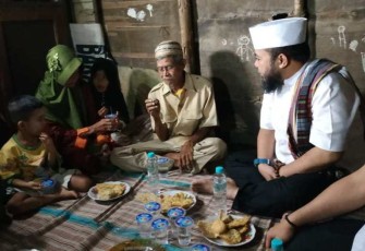 Buka Bersama, Walikota Hadiahi Rumah Untuk Warga Teluk Sepang