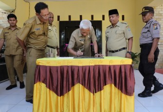 Plt Bupati Asahan Surya Resmikan Kantor Camat Teluk Dalam 