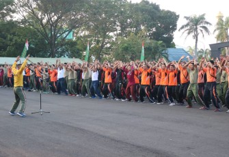 Olahraga Bersama di Lapangan Apel Korem 041 Gamas Bengkulu Dalam Rangka Memperingati HUT Bhayangkara ke-73