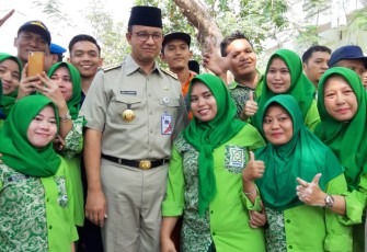 Usai Lakukan Kunjungan Gubernur DKI Jakarta luangkan waktu berpose bersama