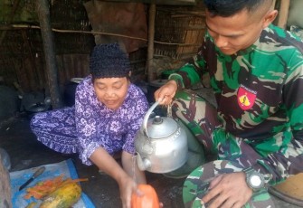 Membantu "Ibu Angkat" Wajib Dilakukan Para Satgas TMMD