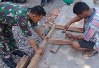 Pembuatan kusen untuk rumah mbah Kholil
