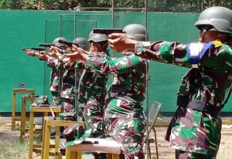 Anggota Polisi Militer Laksanakan latihan Menembak