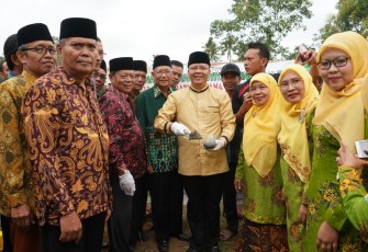 Peletakan Batu Pertama oleh Gubernur Bengkulu