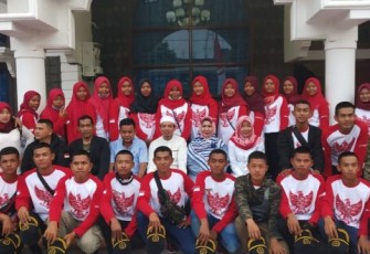 Wakil Wali Kota Bengkulu Dedy Wahyudi Foto Bersama Dengan Paskibraka Asal Mukomuko 