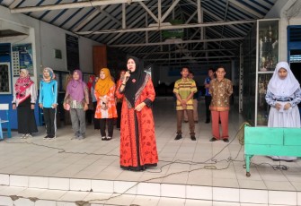 Kepala Sekolah SMPN 4 Kota Bengkulu Mala Hartati