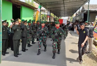 Prosesi Militer Untuk Almarhum Pelda Darmawan