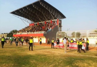 Petugas keamanan berjaga ketat