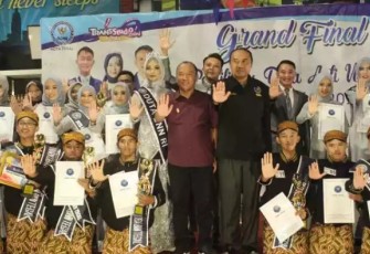 Ajang Duta Narkoba Berpose Bersama Wakil Wali Kota Tegal