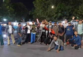 Komunitas Sepeda Tua Kosti saat Ngonthel Malam