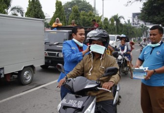 KNPI Aceh Utara bagi-bagi Masker