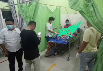 Korban saat dibawa ke Puskesmas Singkil.