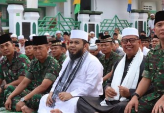 Wali Kota Bengkulu Helmi Hasan Saat Melaksanakan Sholat Istisqa Beberapa Waktu Yang Lalu 