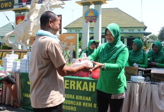 Berbagi Sesama Wujud Kepedulian Di Jumat Berkah