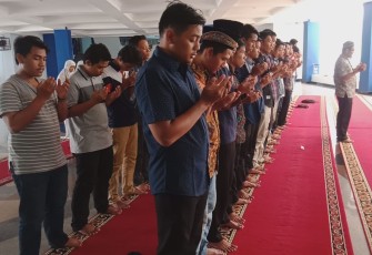 Mahasiswa Unib Salat Ghaib Doakan 2 Mahasiswa Korban Demo di Kendari