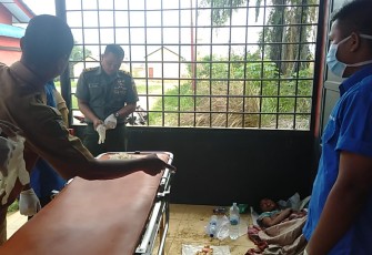 Bentuk Kepedulian Lettu Inf AD. Manik Dengan Sigab Bantu warga Tebaring 5 Hari di Teras Ruko