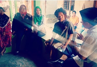 Pihak dari Kecamatan Margasari saat kunjungi kediaman Jazuli Prupuk Selatan