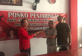 Pengembalian Formulir Bakal Calon Gubernur Provinsi Bengkulu Tim Patrice Rio Capella 