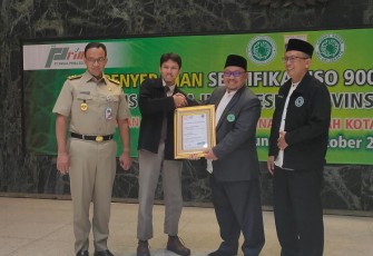 Anies Saksikan Penyerahan ISO 9001:2015 MUI DKI Jakarta 