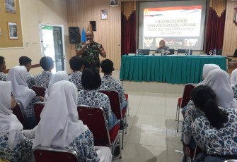 Koramil 07/Cipayung Gandeng Kesbangpol Giat Wasbang di SMAN 64 Jakarta