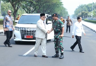 Panglima TNI Sambut Menhan RI di Mabes TNI