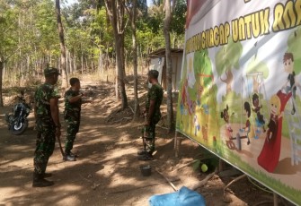 Sertu Mulyono Bersama Satgas TMMD Betulkan Posisi Bener Wasbang Di Obwis Krama Cenil