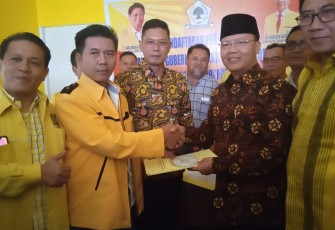 Rohidin Mersyah Ambil Formulir di DPD Partai Golkar Provinsi Bengkulu 