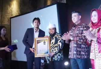 Wali Kota Bengkulu Helmi Hasan Terima Penghargaan Top 25 Pemimpin Terbaik Indonesia