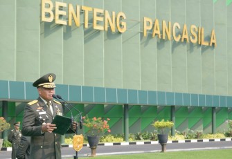 Kodam Jaya/Jayakarta Gelar Upacara Bendera di Lapangan Jayakarta Makodam