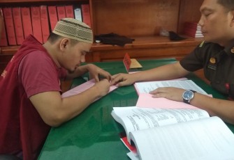 Tersangka saat dilimpahkan 