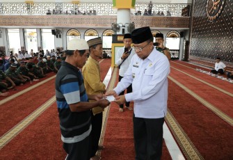 Asisten II Ekbang Asahan Drs Jhon Hardi Nasution Berikan Santuan Pada Anak Yatim Dan Duafa 