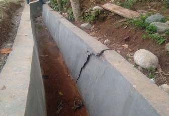 Kondisi drainase yang terpantau retak