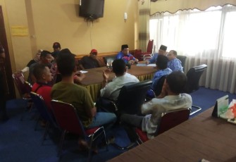 Pihak Pemkab Aceh Singkil saat melakukan mediasi musyawarah dengan perwakilan masa eks tranmigrasi.