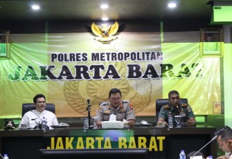 Vicon dan Rapat Koordinasi Persiapan Pam Natal 2019 dan Tahun baru 2020 di  Ruang Rapat Aris Dinanta lantai 2 Polres Metro Jakbar