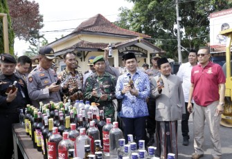 Polres Batang Musnahkan Ribuan Miras 