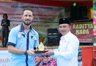 Bupati Hadiri Penutupan Pelatihan Kejuruan Kopi di SMA Negeri 1 Batu Brak