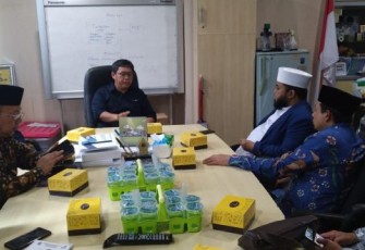 Direktur Layanan Aplikasi Informatika Pemerintahan (Layanan Aptika Pemerintahan) Direktorat Jenderal Aplikasi Informatika Kemkominfo RI Bambang Dwi Anggono Menerima Kunjungan Wali Kota Bengkulu Helmi Hasan Dan Wakil Wali Kota Bengkulu Dedy Wahyudi 