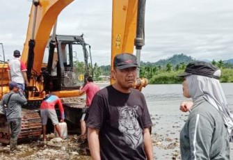 Alat berat Dinas PUPR Provinsi Bengkulu didatangkan ke lokasi guna memperlancar itake saluran irigasi Bendungan Selepah