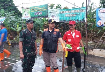 Gubernur Anies Kerja Bakti Pasca Banjir