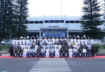Foto bersama usai peresmian Pusat Informasi Maritim