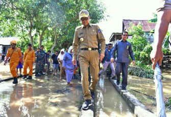 Gubernur Sulsel Tinjau Lokasi Terdampak Banjir di Soppeng