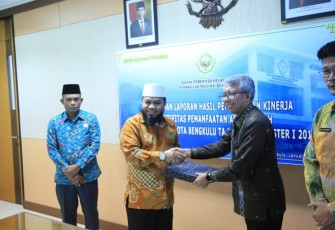 Wali Kota Helmi Hasan Menerima LHP Kinerja Efektifitas Pemanfaatan Aset Daerah Pada Pemerintah Kota Bengkulu Tahun 2017 Sampai Dengan Smester I Tahun 2019 Dari BPK 