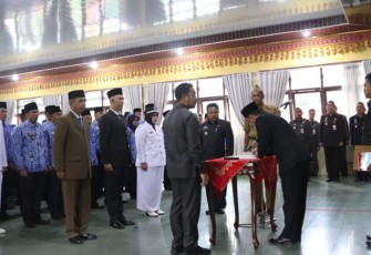 Bupati Lampung Barat Parosil Mabsus Mutasi Pejabat Eselon di Lingkungan Pemda Lambar 