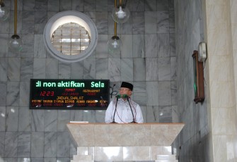 Gubernur Bengkulu Rohidin Mersyah Menjadi Khatib Dalam Salat Jumat di Masjid Agung At Taqwa Kota Bengkulu 