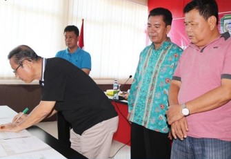 Bupati Seluma Bundra Jaya Saksikan Penandatanganan Perjanjian Kerja Kepala Organisasi Perangkat Daerah Tahun 2020