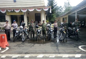 Polsek dan Koramil Limpung Gelar Patroli Bersama