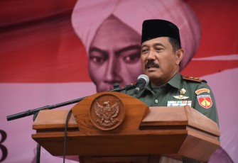 Pangdam IV Diponegoro Mayjen TNI Mochamad Effendi saat memberikan sambutan