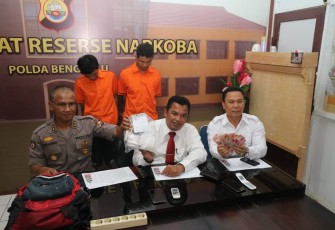 Konferensi pers terkait penangkapan pelaku pengedar narkoba. Foto (Bengkulutoday.com)
